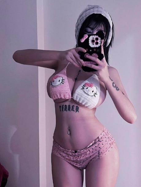 Clip ảnh nóng Kim Yến Thor khoe vòng 1 căng tràn