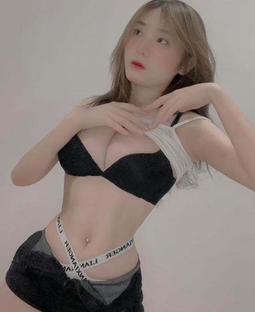 Mỹ Châu lộ ảnh nude dáng nuột cùng vòng 1 căng tròn